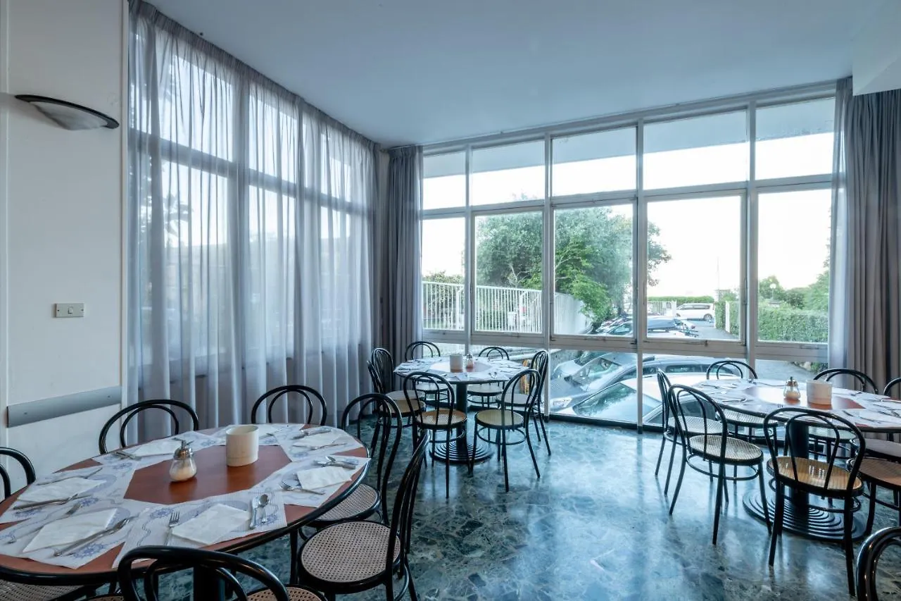 Real Park Hotel Cavi di Lavagna 3*,  Italia
