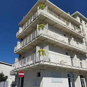 https://residence-2-studio-and-suites.emilia-romagnahotels.net